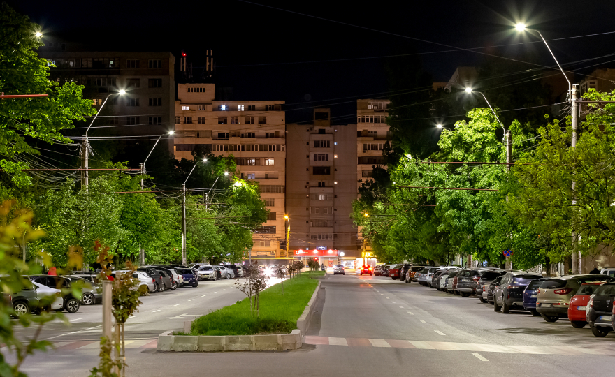 Iluminat cu becuri LED pe 18 străzi din municipiul Galați